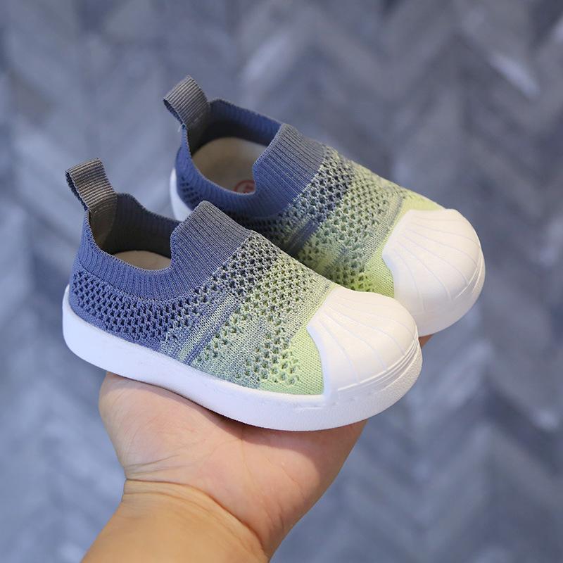 Boys and Girls with Soft Soles and Breathable Flying Shoes